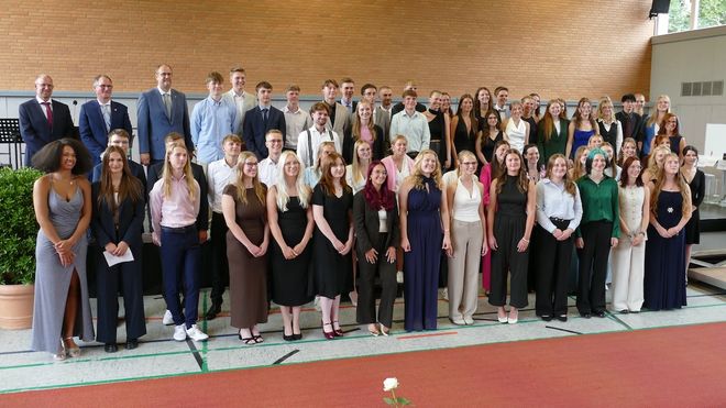 Der Abiturjahrgang beim Gruppenfoto