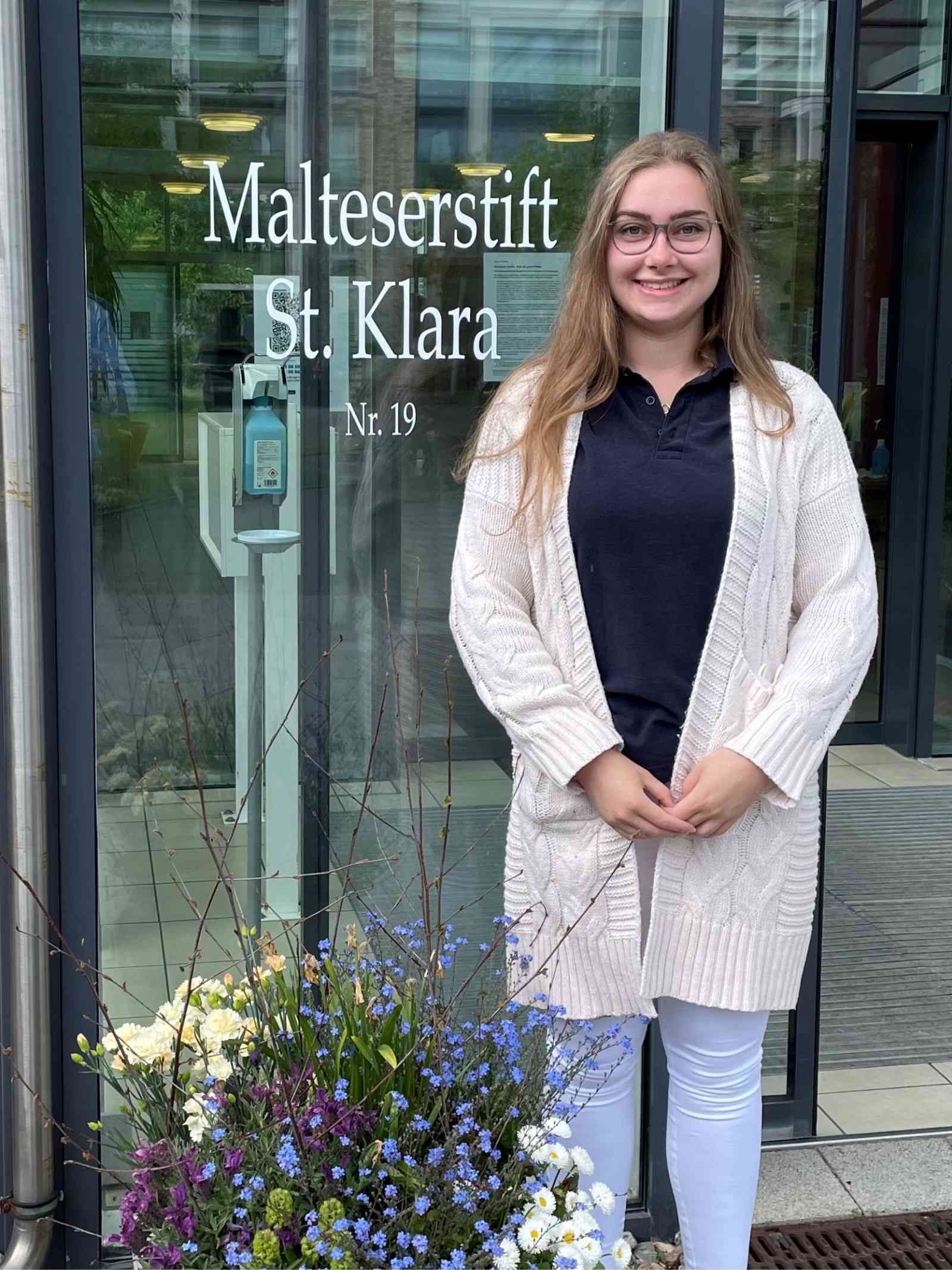 Die generalistische Pflegeausbildung absolviert auch Sophie Matthiesen am Malteserstift St. Klara in Flensburg.