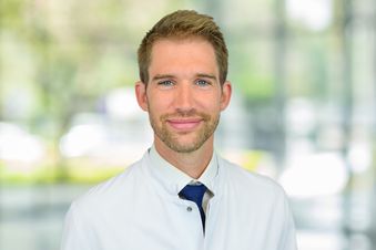 Porträt von Dr. med. Denis Rappert, leitender Oberarzt.