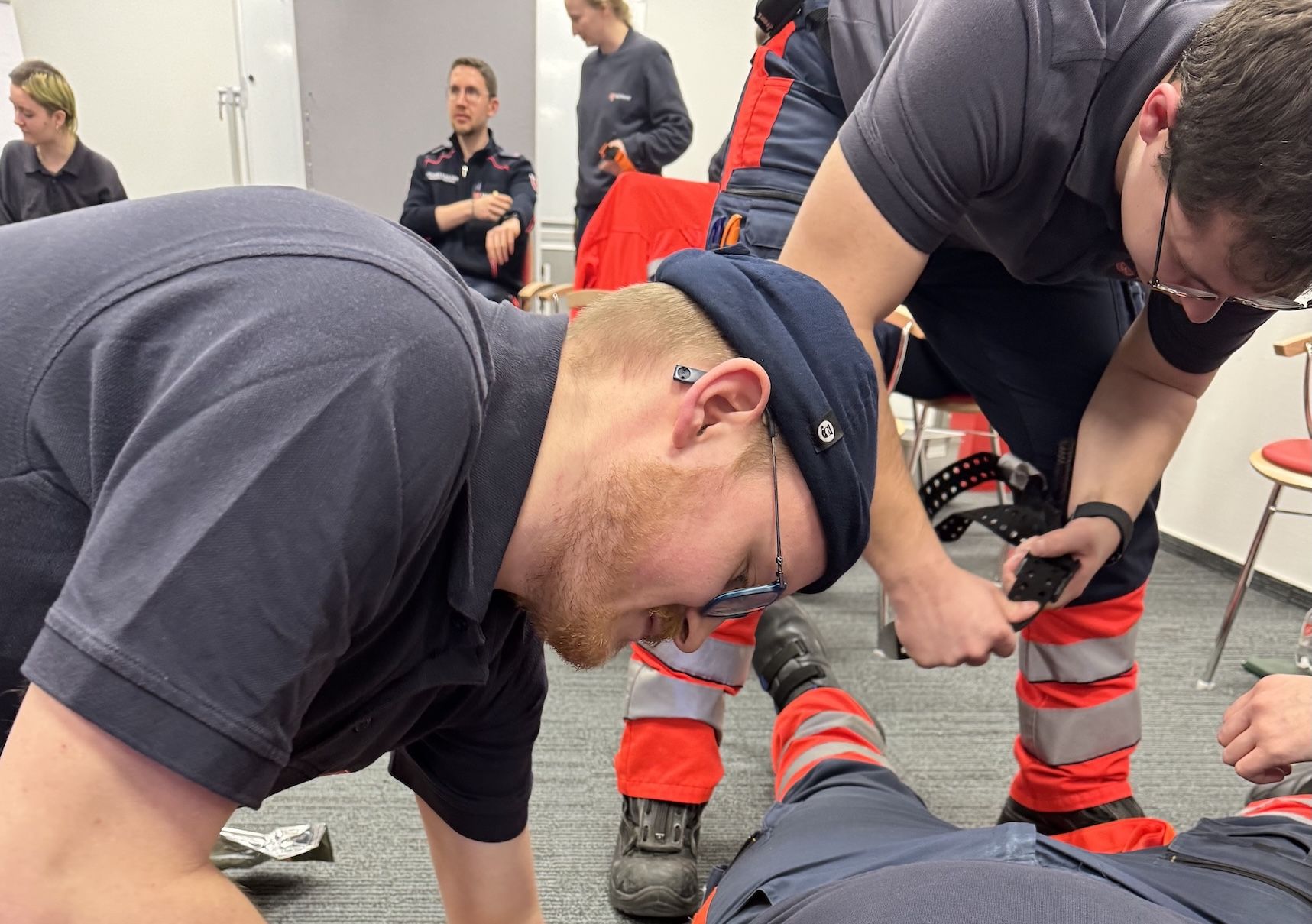 Malteser üben wichtige Handgriffe