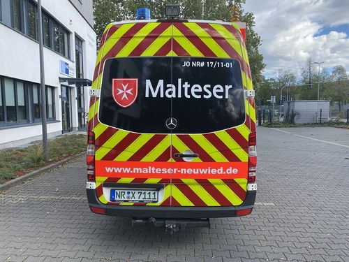 Einsatzleitwagen ELW1 des Malteser Hilfsdienstes in Neuwied (Ansicht von hinten)