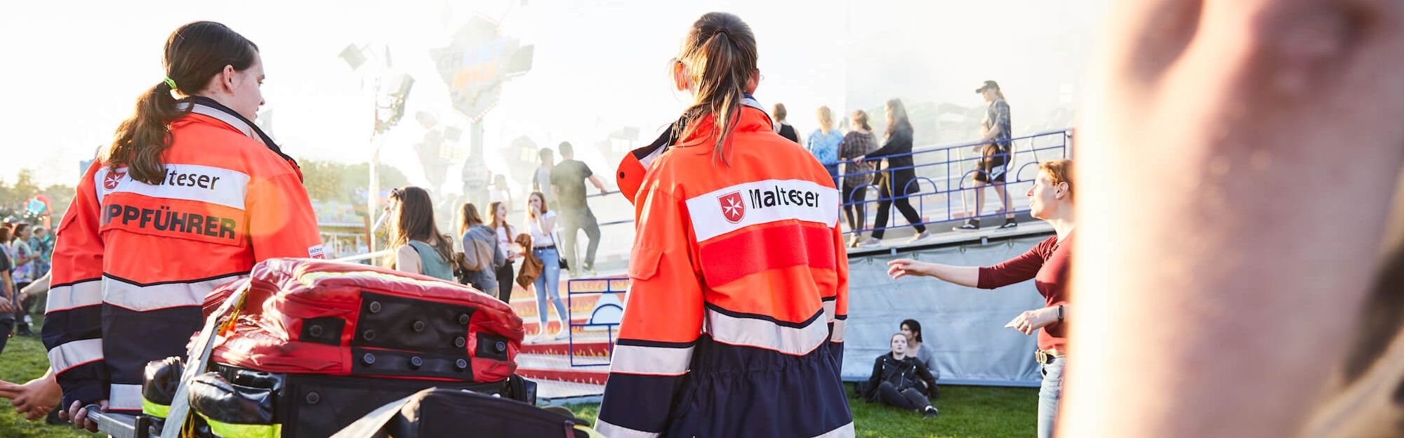 Malteser Sanitäter auf Kirmes