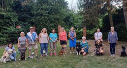 Die neuen Teams im Besuchsdienst mit Hund. Foto: Martina Bollow