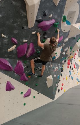 Ausflug in die Indoor-Kletterhalle, Foto: Malteser Speyer