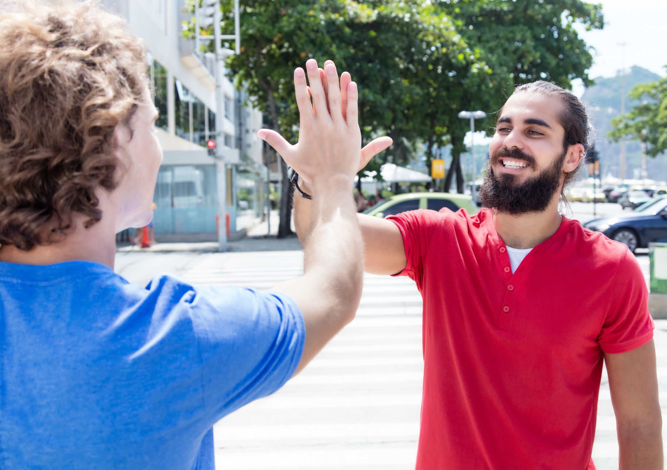 Mit dem Malteser Jobmentoring haben wir es uns zur Aufgabe gemacht, geflüchtete Menschen bei der nachhaltigen Integration in den Arbeitsmarkt zu unterstützen. Durch Sprachpatenschaften, EDV-Training, Bewerbungsbegleitung, Vorstellungsgesprächstraining und Ausbildungsbegleitung bringen wir Menschen in eine Festanstellung oder in der Ausbildung und begleiten sie bis zum Abschluss.