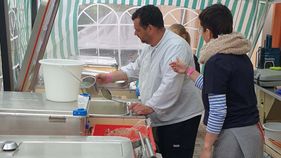 Küchen-Helfer beim Pfingstjugendlager