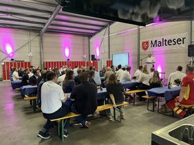 Gäste bei der Einweihungsfeier der neuen Dienststelle des Malteser Hilfsdienst e.V. in Neuwied