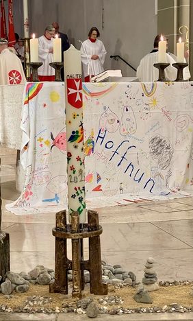 Die Wallfahrtskerze – gestaltet von der Malteser Jugend.