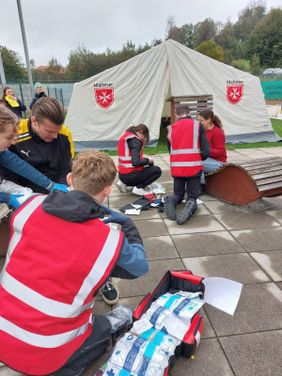 Die Jugendlichen beim Challenge Tag in Aktion