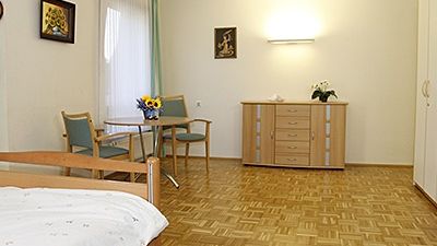Ein Zimmer in der Pflegeeinrichtung