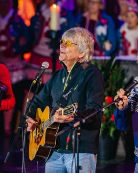 Gäste des KBD mit großer Freude beim Fastelovend-Gottesdienst in der Kirche St. Agnes