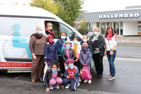 In zwei Kursen lernten die Kinder das Schwimmen. Organisatorin Waldtraud Born ist stolz auf die erbrachte Leistung.