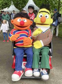 Ernie und Bert in der Malteserrikscha