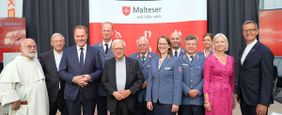 Die Malteser freuten sich über zahlreiche Gäste bei ihrem Jubiläum V.l.n.r. Wolfgang Sieffert von der Armenküche Düsseldorf; Pfr. Frank Heidkamp (Stadtdechant und Malteser Stadtseelsorger); Oberbürgermeister Dr. Stephan Keller; Diözesanleiter Magnus Freiherr von Canstein; Erzbischof Dr. Heiner Koch; Joachim Werries (Malteser Stadtbeauftragter in Düsseldorf); Ida Freifrau von Boeselager (Stv. Diözesanleiterin); Thomas Undorf (Stadtgeschäftsführer in Düsseldorf); Albrecht Prinz von Croÿ (Vizepräsident des Malteser Hilfsdienst e.V.); Catharina Gräfin von Spee (Diözesanoberin); Bürgermeisterin Clara Gerlach und Bürgermeister Josef Hinkel. 