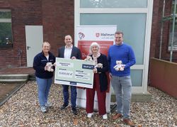 Bildunterschrift: (v. l.) Stefanie Sültemeyer, Fundraising Malteser Hospizdienste, Florian Kolitsch, Baufi24, Michaela Büschler, Malteser Kinder- und Jugendhospizdienst und Jens Möllenbeck, Baufi24. (Foto: Malteser)