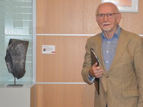 3. Platz, Skulptur aus Speckstein „Ohne Titel“von Adalbert Oevermann (Foto: Malteser / Beimforde)