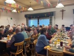 Seniorinnen und Senioren im Sportheim Preith