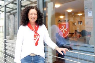 Andrea Brodschelm vor dem Seniorentreff