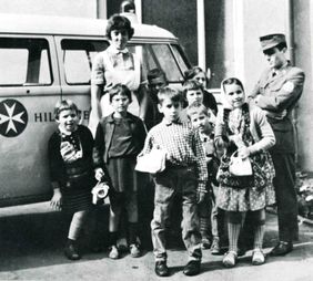 Malteser Fahrdienst: 1959 begannen die Malteser, Kinder mit Behinderung zur Schule zu fahren. Foto: Malteser Archiv