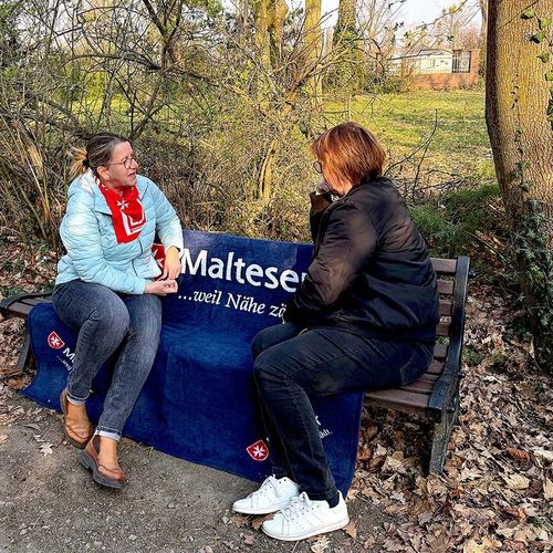 Malteser Trauerbank in Schönebeck (Salzlandkreis)