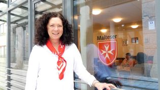 Andrea Brodschelm vor dem Seniorentreff