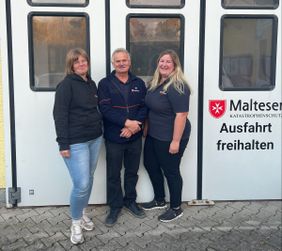 Die Gruppenleitungen Sandra Walch (v.l.), Walter Scheu sen. und Anna Hoffmann freuen sich auf neue Mitglieder der Malteser Jugendgruppe Pocking. Foto: Malteser