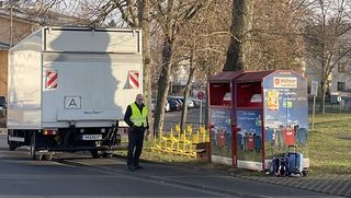Malteser Altkleidercontainer & Leerungsfahrzeug