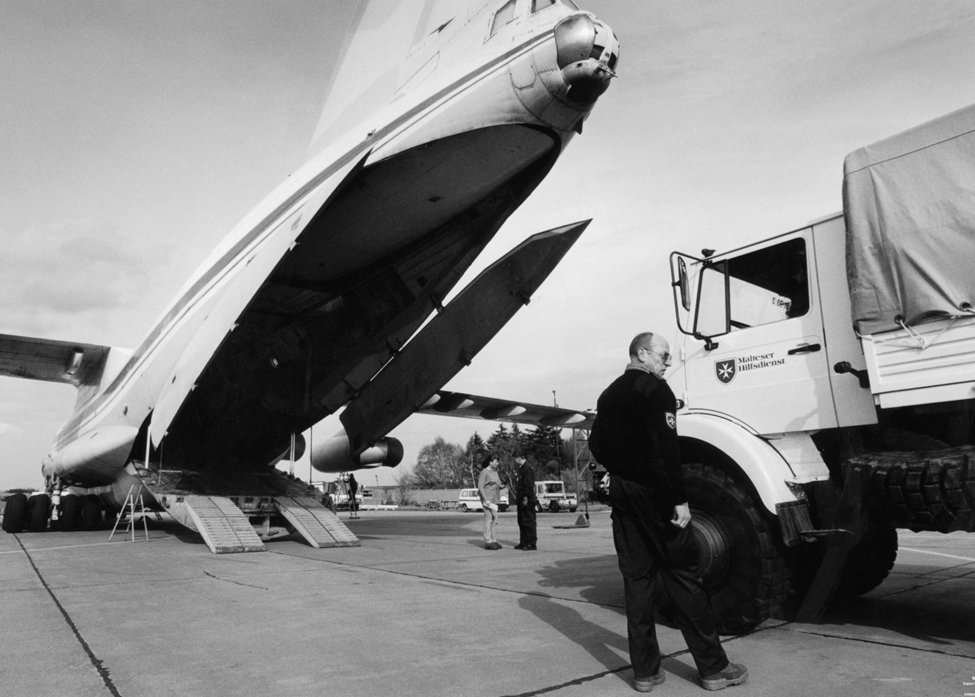 In der Kosovo-Krise kommt es unter Beteiligung deutscher, französischer und belgischer Malteser zur bis dahin größten Hilfsoperation des Emergency Corps of the Order of Malta.