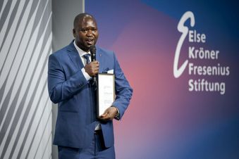 Humanitärer Preis für Malteser Mitarbeiter Dr. Jean-Paul Uvoyo Ulangi. Foto: Janine Schmitz/photothek.net