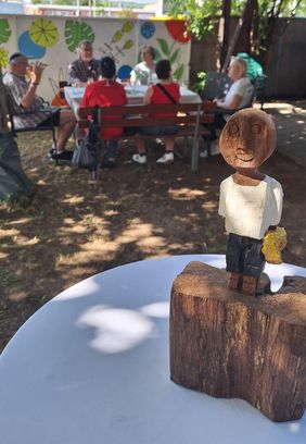 Die Königsfigur im Vordergrund
