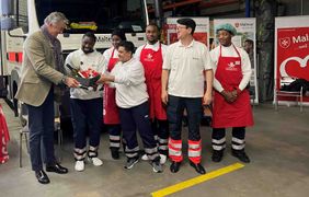 Gruppenbild mit Malteser Ehrenamtlichen. 