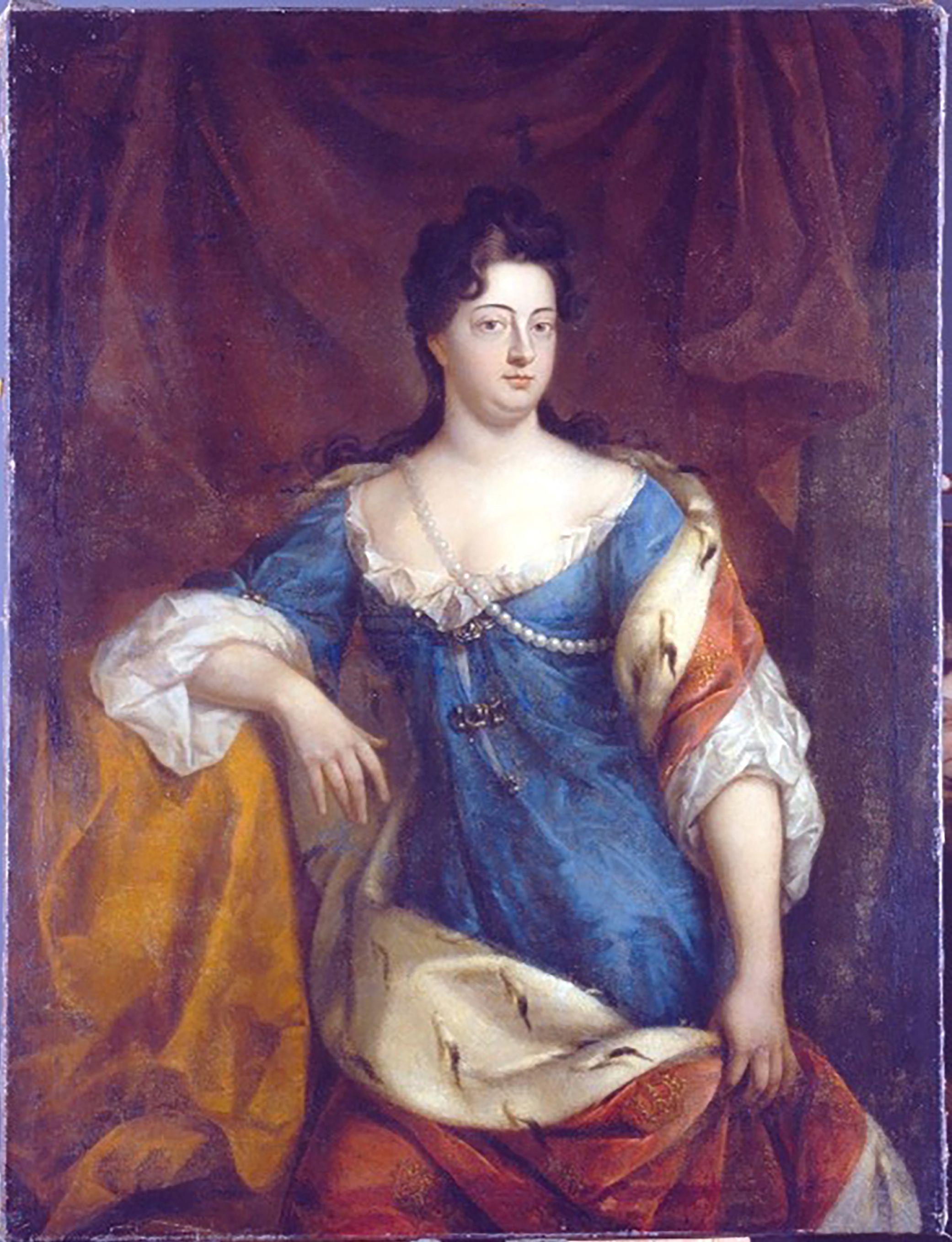 Gemälde von Sophie Charlotte, der ersten Königin in Preußen. Das Porträt zeigt sie in festlicher Kleidung vor dunklem Hintergrund.