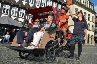 Rikscha-Fahrt mit den Maltesern. Foto: Lukas / Malteser