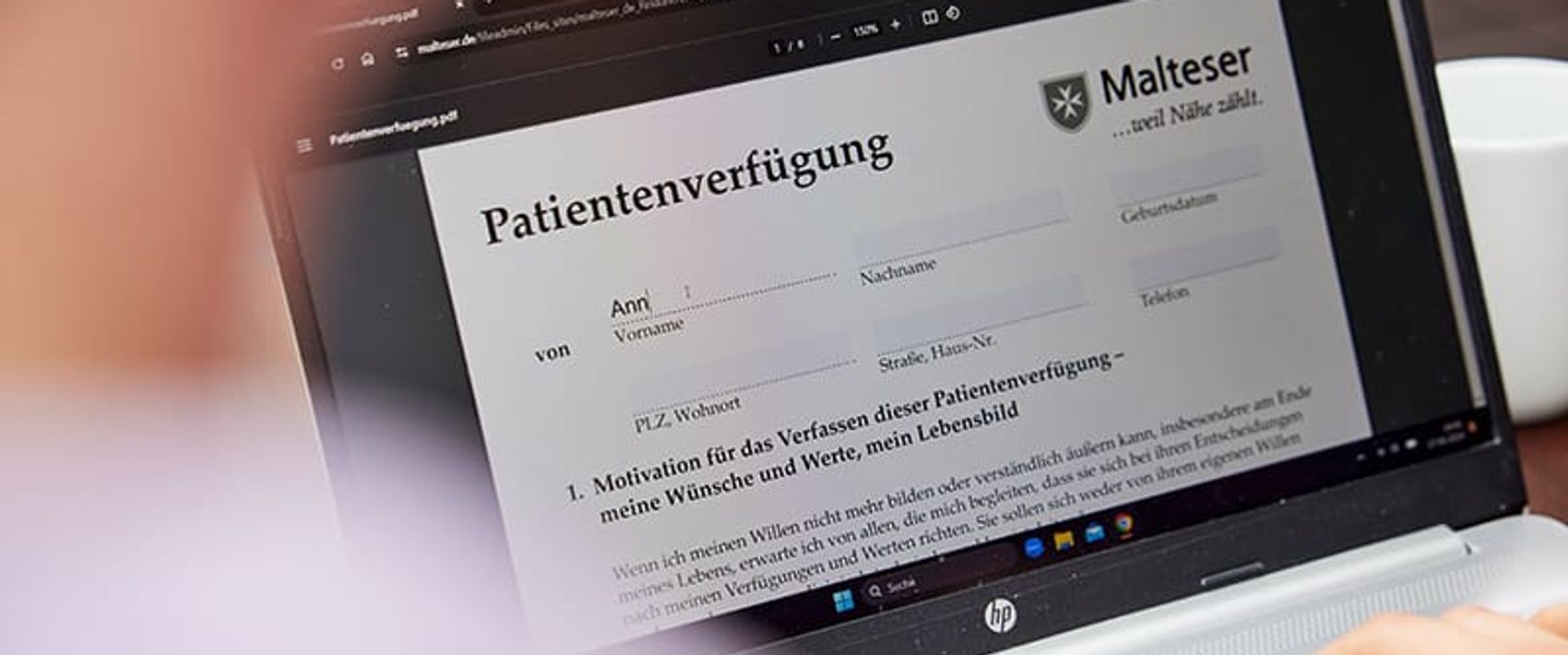 Die Malteser Patientenverfügung ist auf dem Bildschirm eines Laptops zu sehen. 