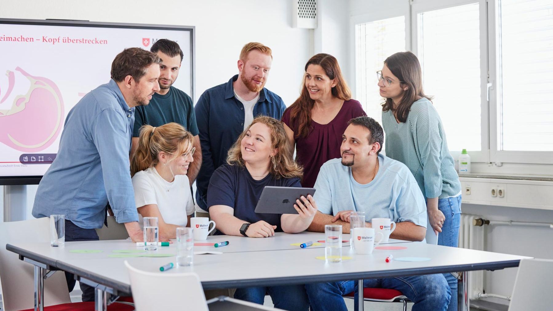 Erste-Hilfe-Kursleiterin bei den Maltesern im Erste-Hilfe-Kurs