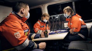 Einsatzbesprechung beim Malteser Sanitätsdienst.