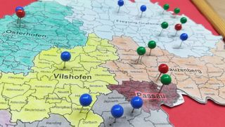 Landkarte mit Pinnadeln bei den Malteser Jugend Standorten