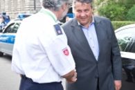 VIP-Betreuung für Sigmar Gabriel durch die Malteser - mit Bundesarzt Dr. Rainer Löb