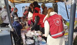 Betreuung von Geflüchteten nach der Ankunft am Bahnhof in Lwiw in der Ukraine. Foto: Malteser International