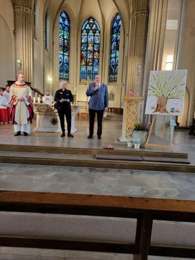 Auch der Beauftragte der Malteser Alfhausen hielt eine Rede im Altarraum der Kirche