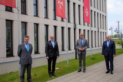 Vor der Malteser Zentrale in Köln. Vertreter der Malteser und des Bundesamtes für Bevölkerungsschutz und Katastrophenhilfe (BBK). Foto: Malteser