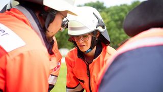 3 Malteser bei einer Übung des Katastrophenschutzes. 