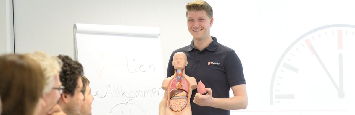 Laufender Erste-Hilfe-Kurs