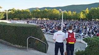 Malteser Sanitäter beim Gottesdienst in Medjugorje