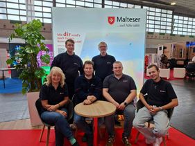 Gruppenbild der Gruppe auf der Messe.