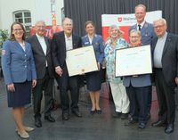 Besonders geehrt wurden Engelbert Tubes (2.v.l.) und Petra Odenweller (re.) hier mit v.l.: Stv. Diözesanleiterin Ida Freifrau von Boeselager; Diözesanoberin Catharina Gräfin von Spee; Diözesanleiter Magnus Freiherr von Canstein und Rosemarie Tubes, ebenfalls engagierte Helferin und Gattin von Engelbert Tubes.