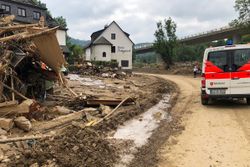 Foto © Malteser: Zunächst lag der Fokus auf der Soforthilfe. Jetzt besteht vor allem ein hoher Bedarf an humanitärer Hilfe in den betroffenen Hochwassergebieten.