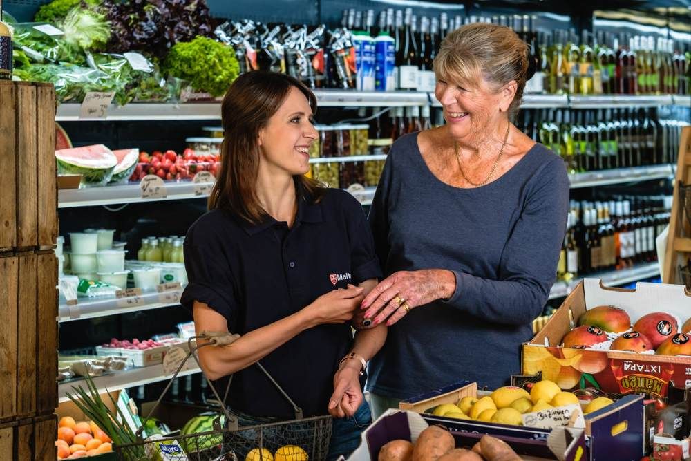 Ehrenamtliche helfen beim Einkaufen in Bruchsal
