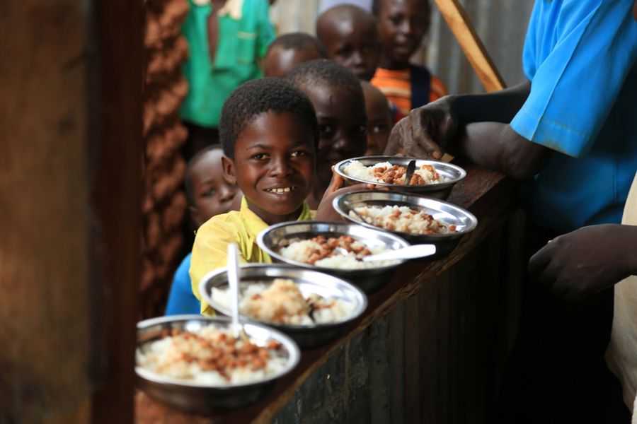 Schulspeisung für Grundschüler im Südsudan