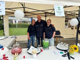 Ehrenamtliche des Kulturbegleitdienstes posieren für ein Foto.